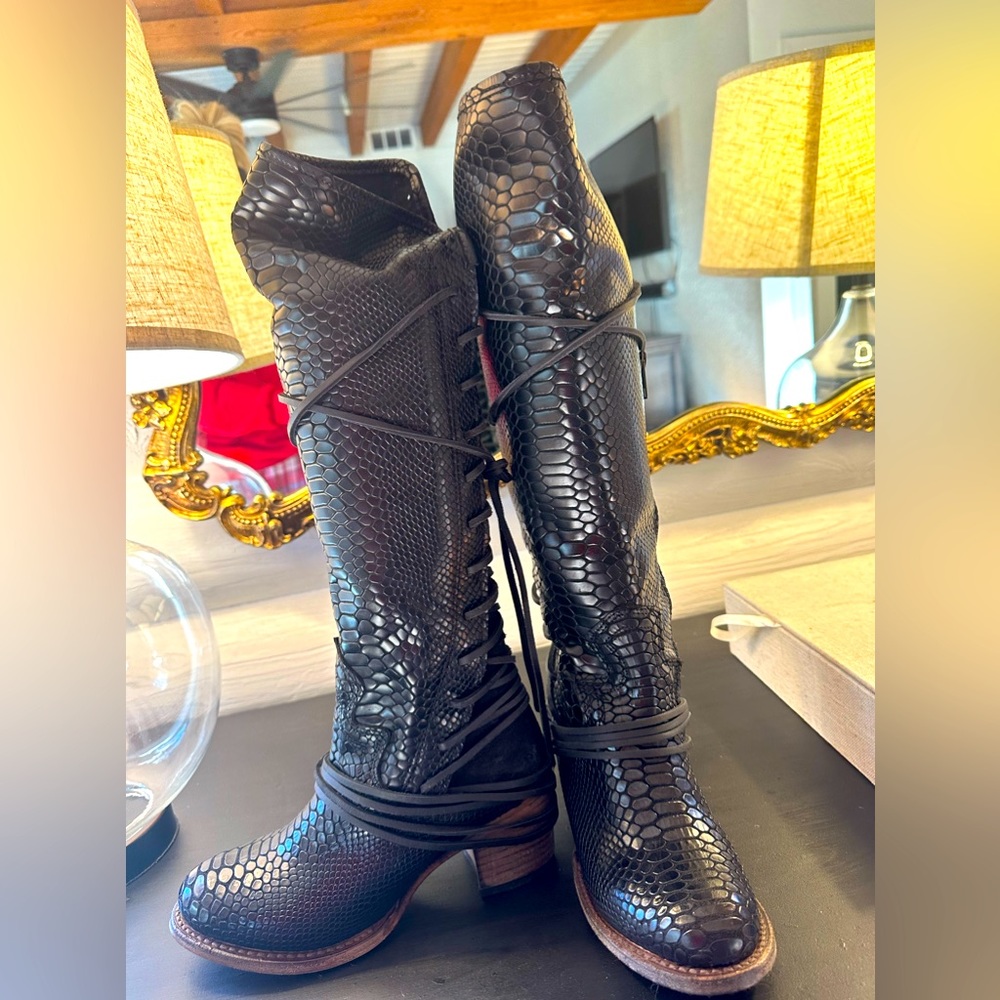 Brand New!!!! Very Rare. Adorable lace up Freebird boots
